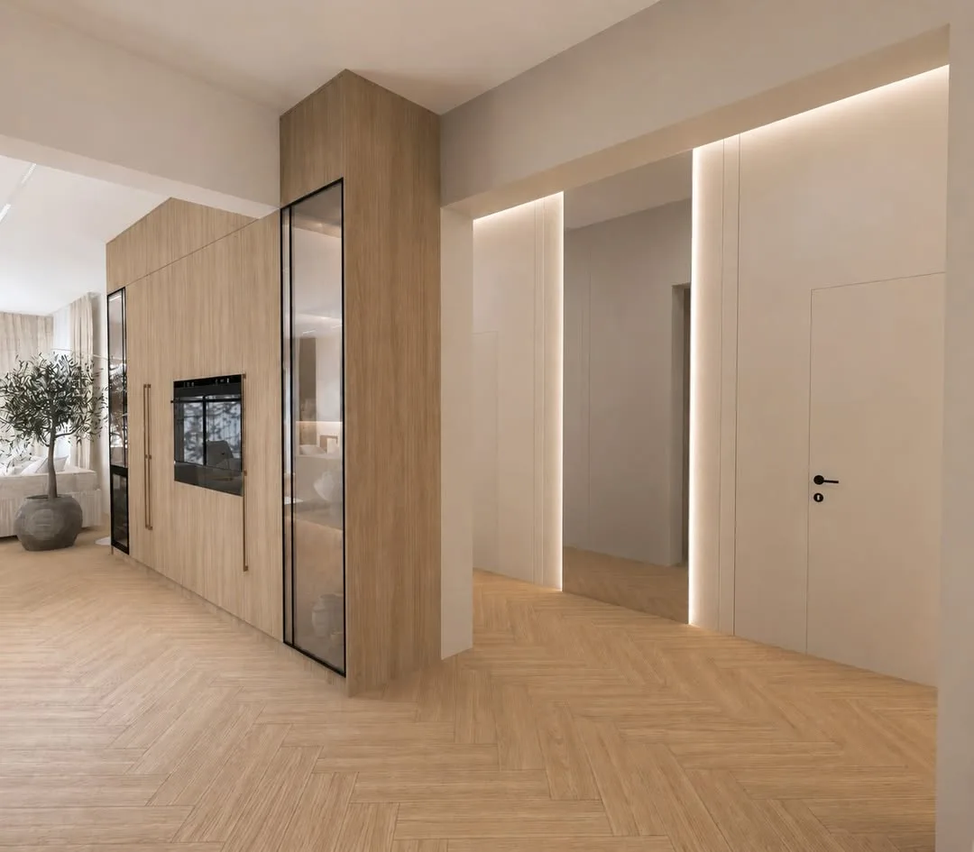 Korytarz z galerią obrazów i dębową komodą